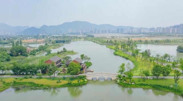 不断修复生态环境,杭州正通过实际行动,让市民走进大自然,亲近大自然