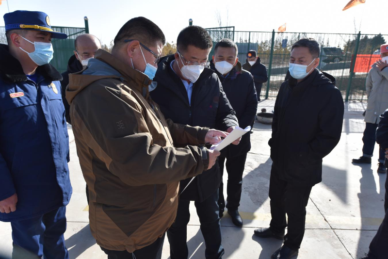 盐池县委书记县级总林长王海宁一行调研哈巴湖管理局春节期间森林草原