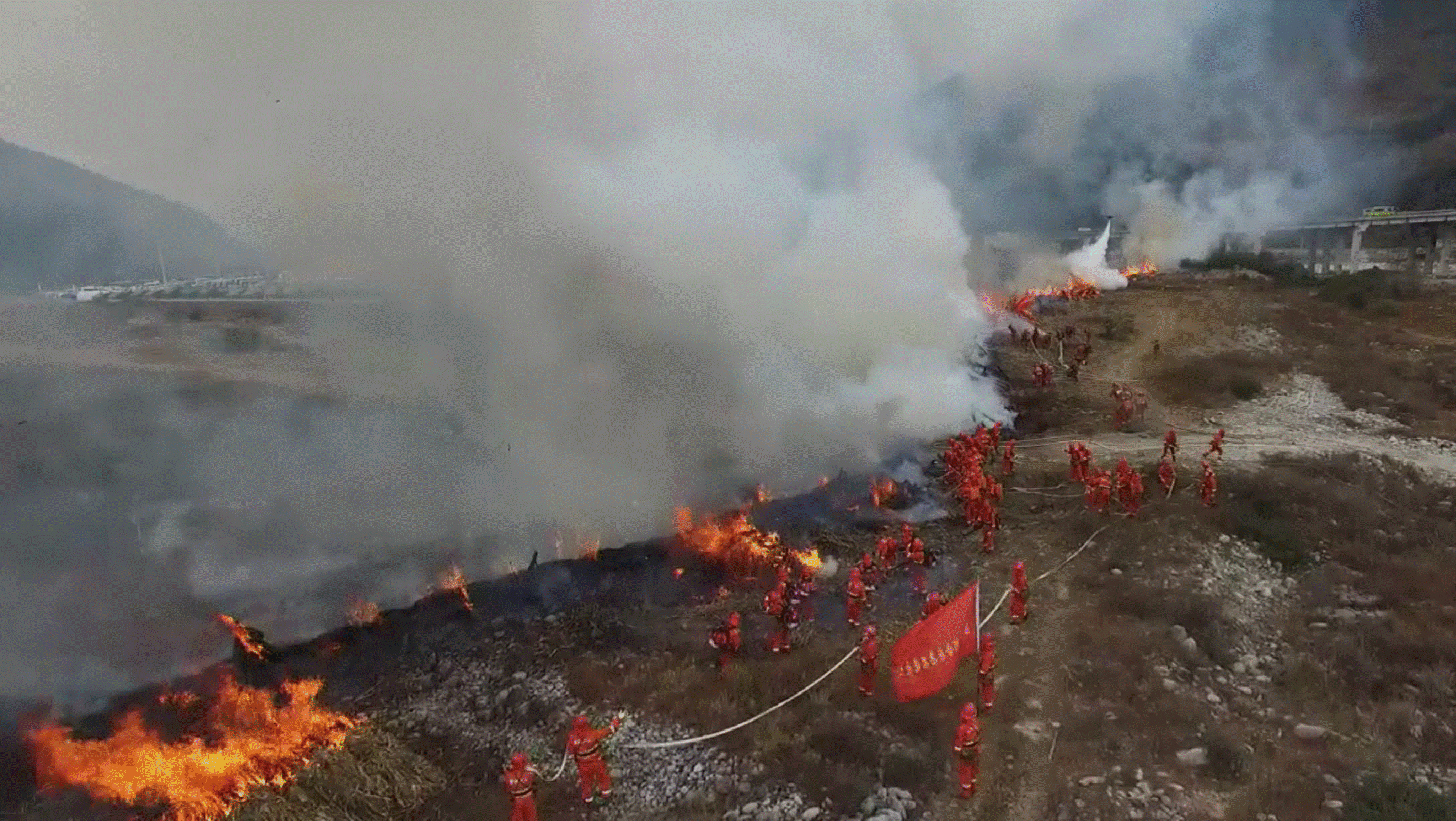 四川省隆重举行"守护青山2020"扑救森林草原火灾综合演练【西南看四川