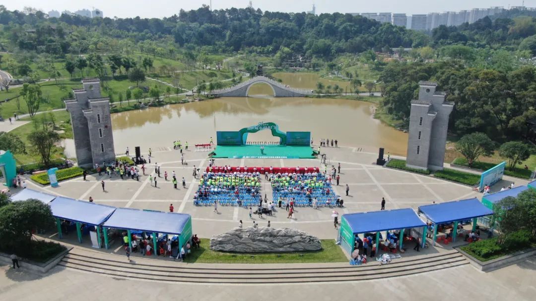 韶州公園人從眾!今天,他們用腳步丈量綠色韶關