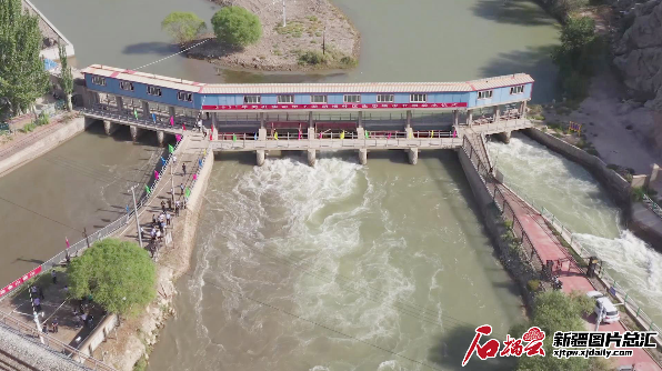 孔雀河古河道图片