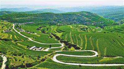  p> 7月12日,固原市休闲农业提升年暨彭阳县第三届"醉美梯田清凉彭阳"