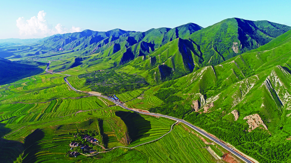 绿染山川美如画