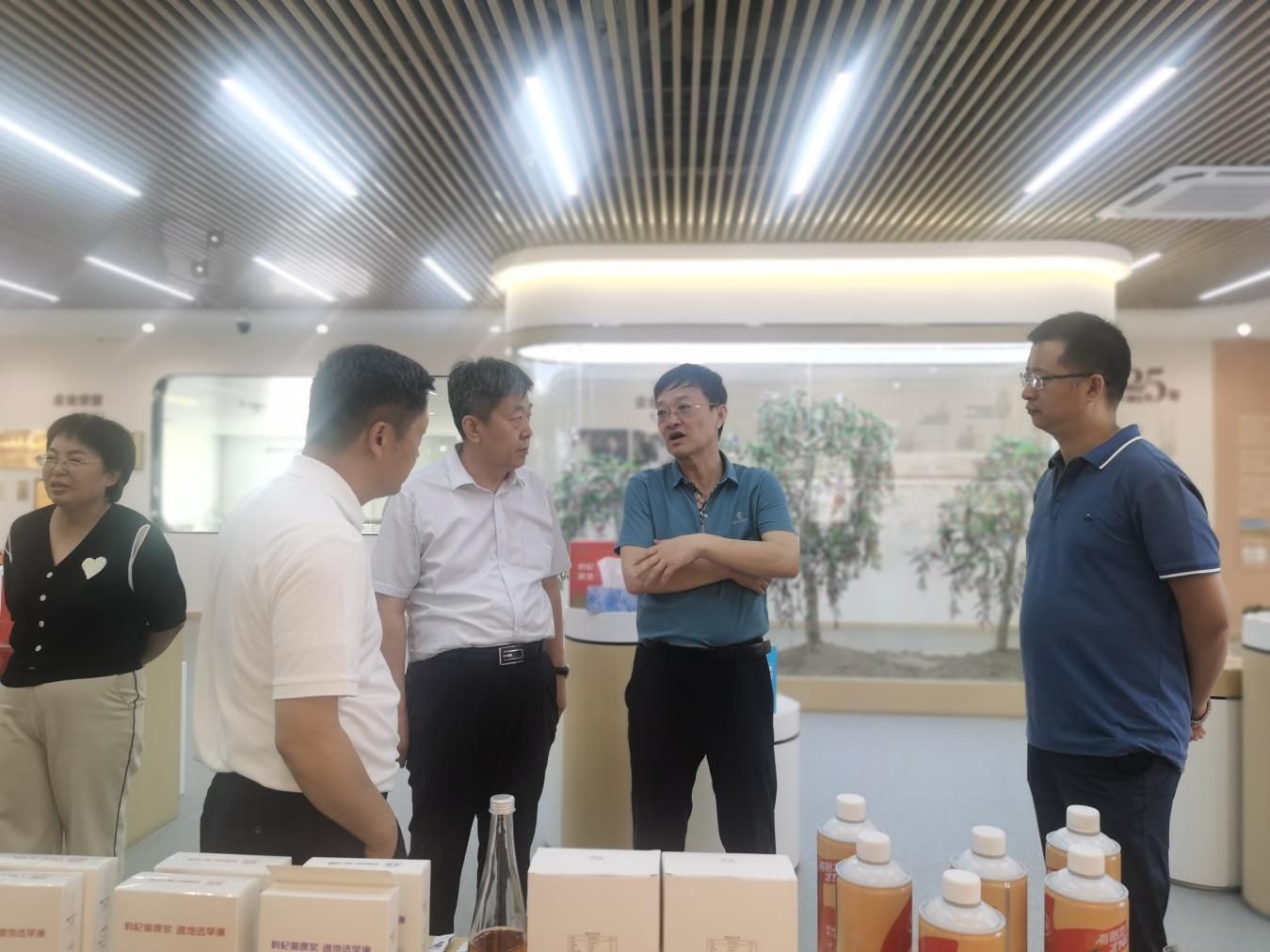 同仁堂集团副总经理顾海鸥一行来宁对接洽谈合作事宜