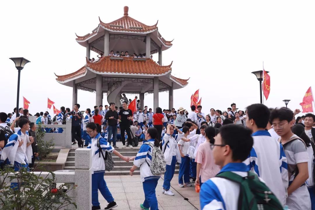 千名师生齐助创森——广东两阳中学创森系列活动之师生远足活动