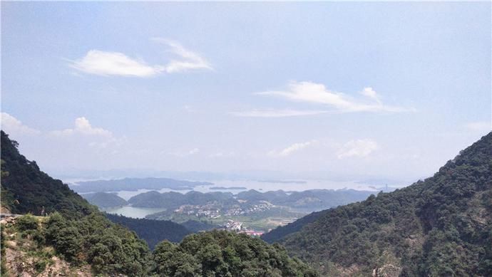 西海大峡谷庐山西海边的森林公园